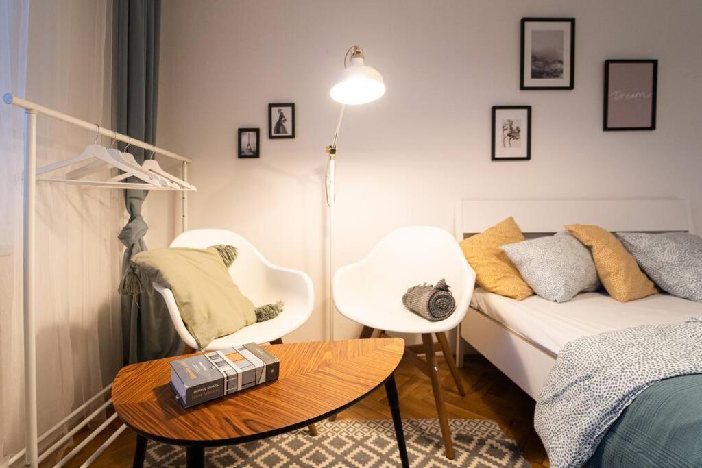Mini Studio In Masaryk Quarter - Brnoアパートメント エクステリア 写真